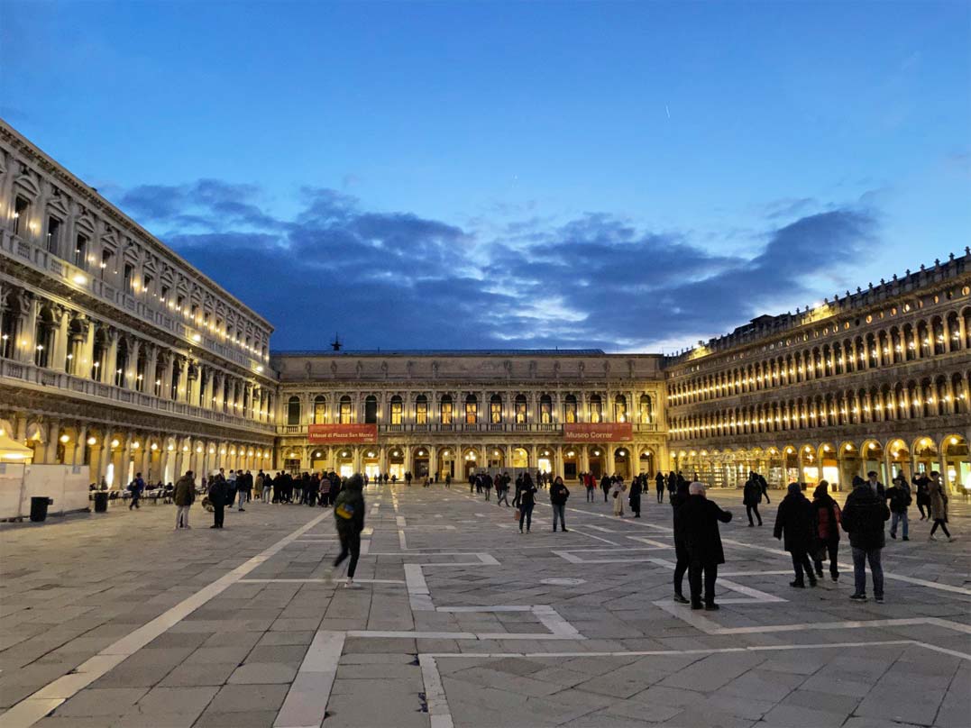 회사 밖은 유럽